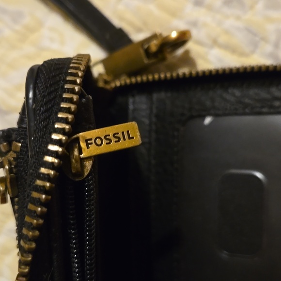 2 for 25 sale Beautiful black leather Fossil wallet or wristlet - Picture 5 of 7